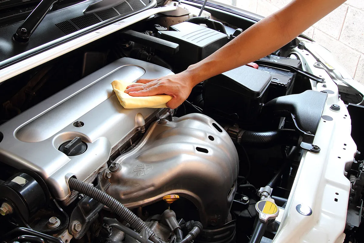 a mechanic performing a MOT servicing